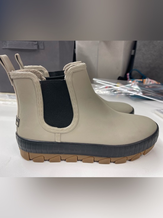 Sperry Shoes - Sperry Women's Torrent Chelsea Rain Boots in a taupe color